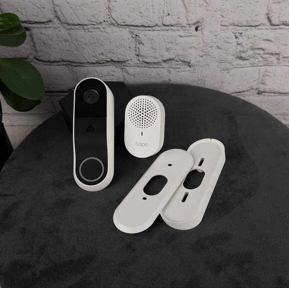 Kasa KD110 2K Smart doorbell w/ new chime, Hardwired 1080p HD 128GB max, tp-link - Picture 1 of 5